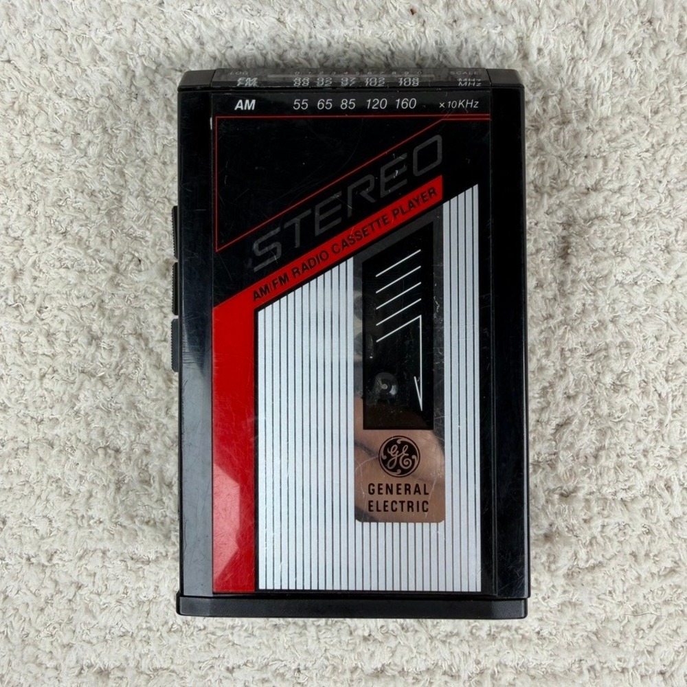 General Electric AM/FM Radio Cassette Player Stereo Model 3-5422A Blk Red WORKS!